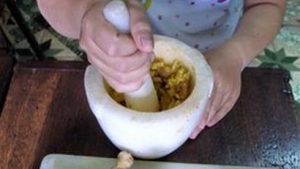 cach-chua-khoi-lang-ben-nhanh-chong-bang-cu-rieng-1