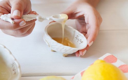 cách trị mụn trứng cá bằng mật ong