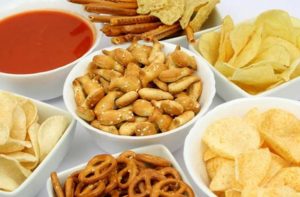 Không nên ăn thức ăn nhanh khi bị rong kinh