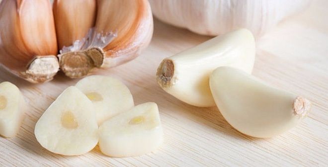 Chữa bệnh viêm phụ khoa bằng tỏi