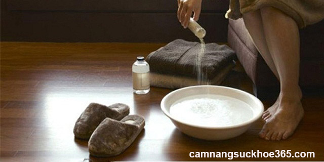Có nên rửa nước muối khi bị viêm âm đạo?