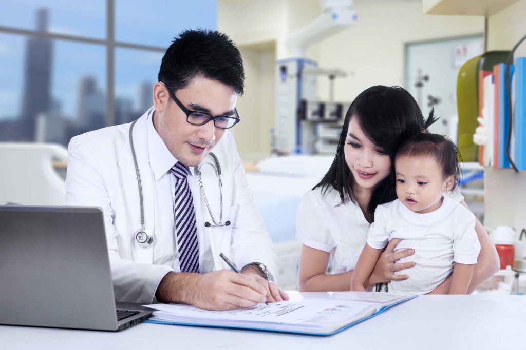 khám bác sĩ khi bị chàm sữa
