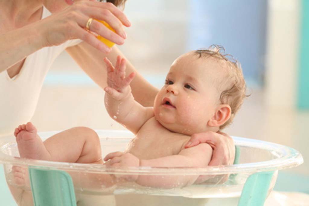 chữa chàm sữa cho bé