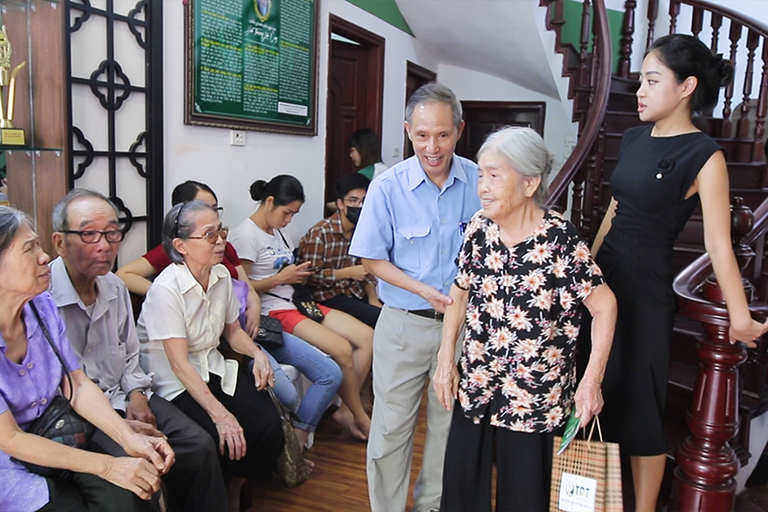 Trung tâm Thuốc dân tộc là một trong những đơn vị y tế đông khách nhất cả nước