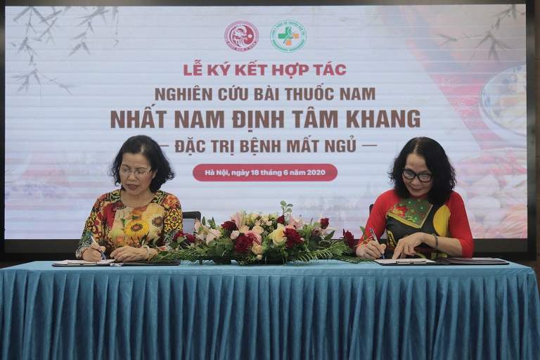 Lễ ký kết hợp tác giữa hai đơn vị YHCT đầu ngành