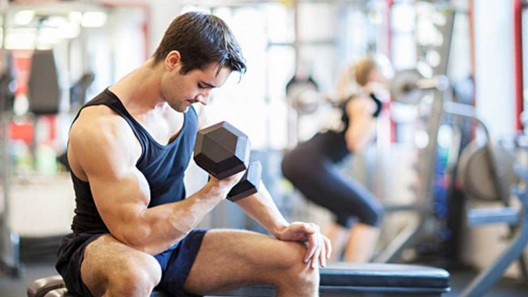 Nam giới gặp vấn đề sinh lý nên tập tạ hàng ngày