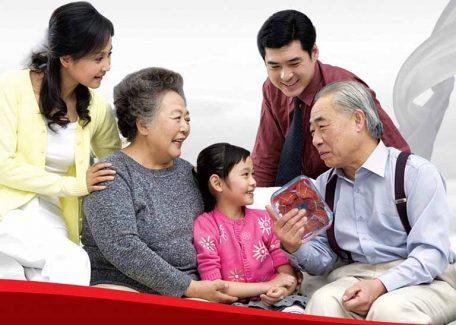 DrVitamin Trao Gửi Món Quà Sức Khỏe Giúp Người Phương Xa 