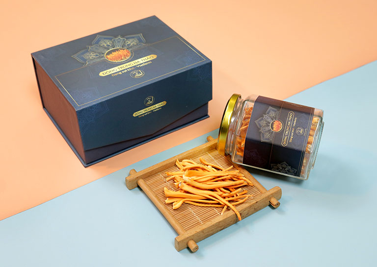 Đông trùng hạ thảo khô trong set quà