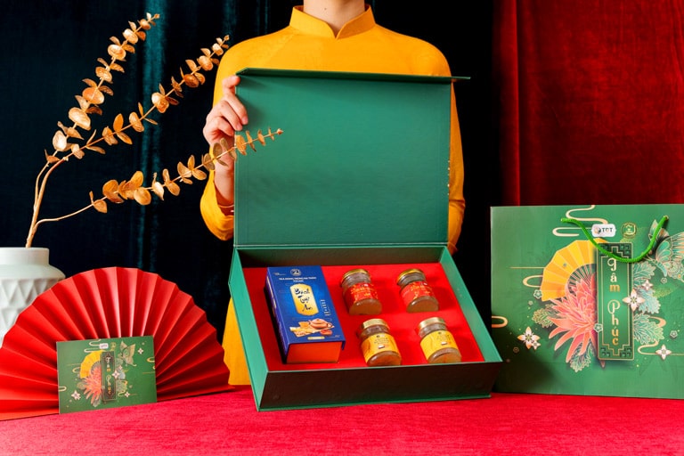 Hình ảnh set quà Tết Tâm Phúc sang trọng, hiện đại